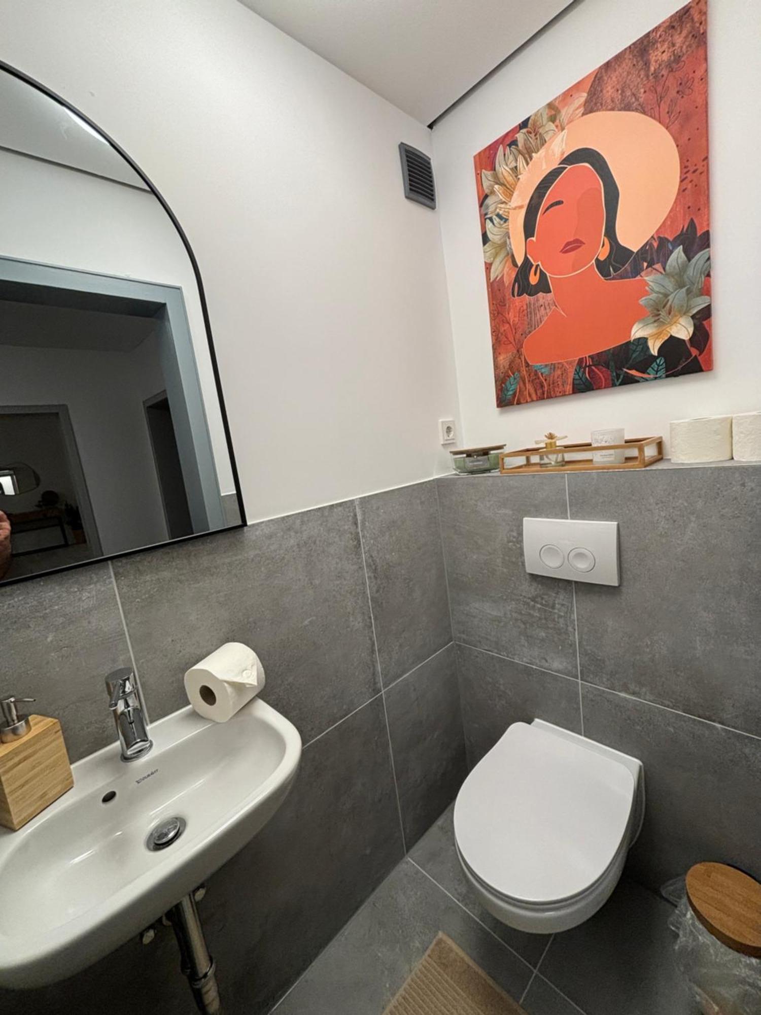 140Qm - 4 Zimmer- Parkplatz - Autobahn - Blauer See - Mallibase Apartments Garbsen Exterior photo