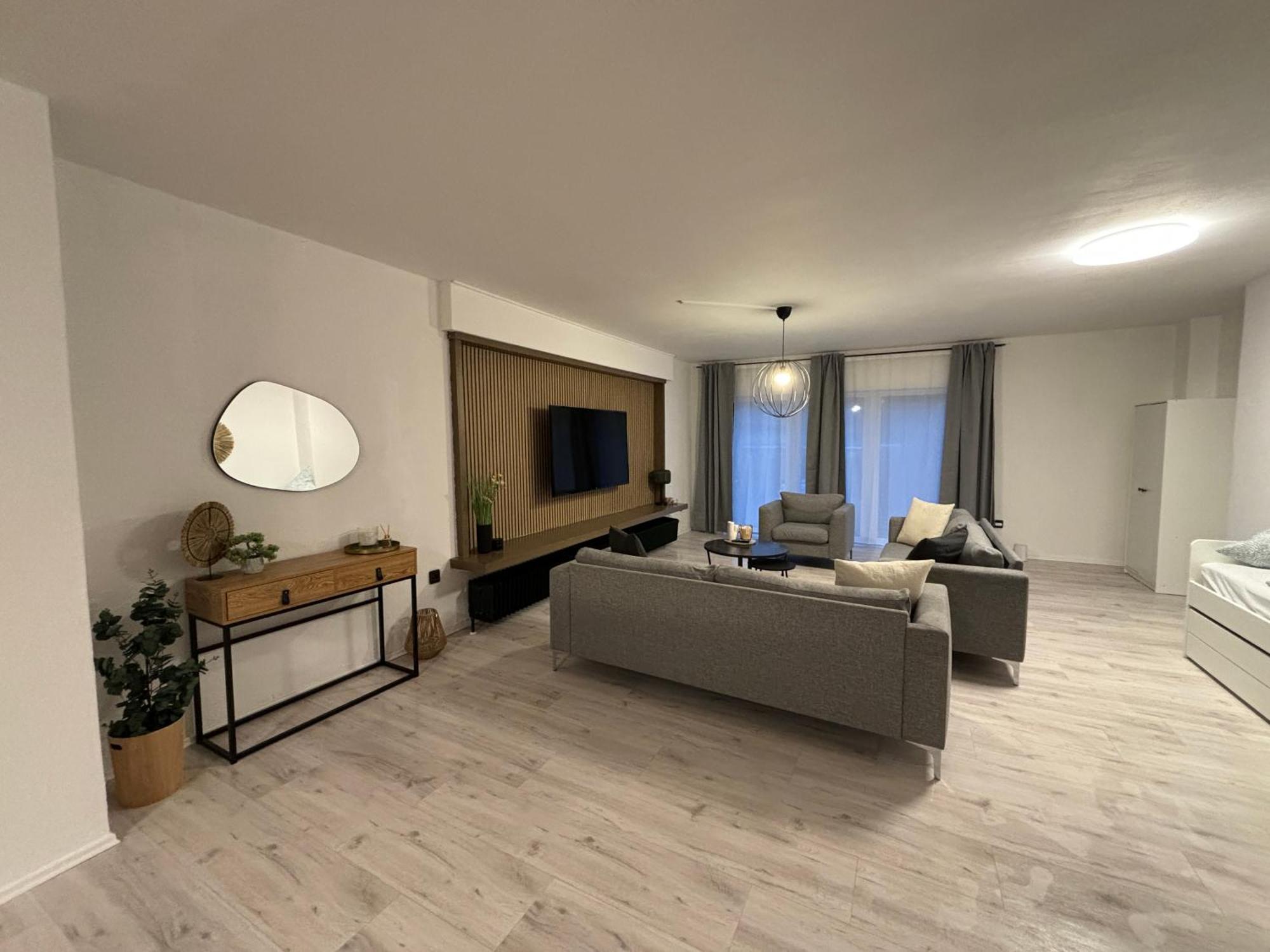 140Qm - 4 Zimmer- Parkplatz - Autobahn - Blauer See - Mallibase Apartments Garbsen Exterior photo